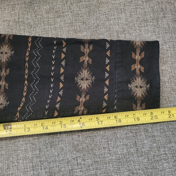 American Eagle Men's Medium Tall Button-Down Shirt - Picture 6 of 6